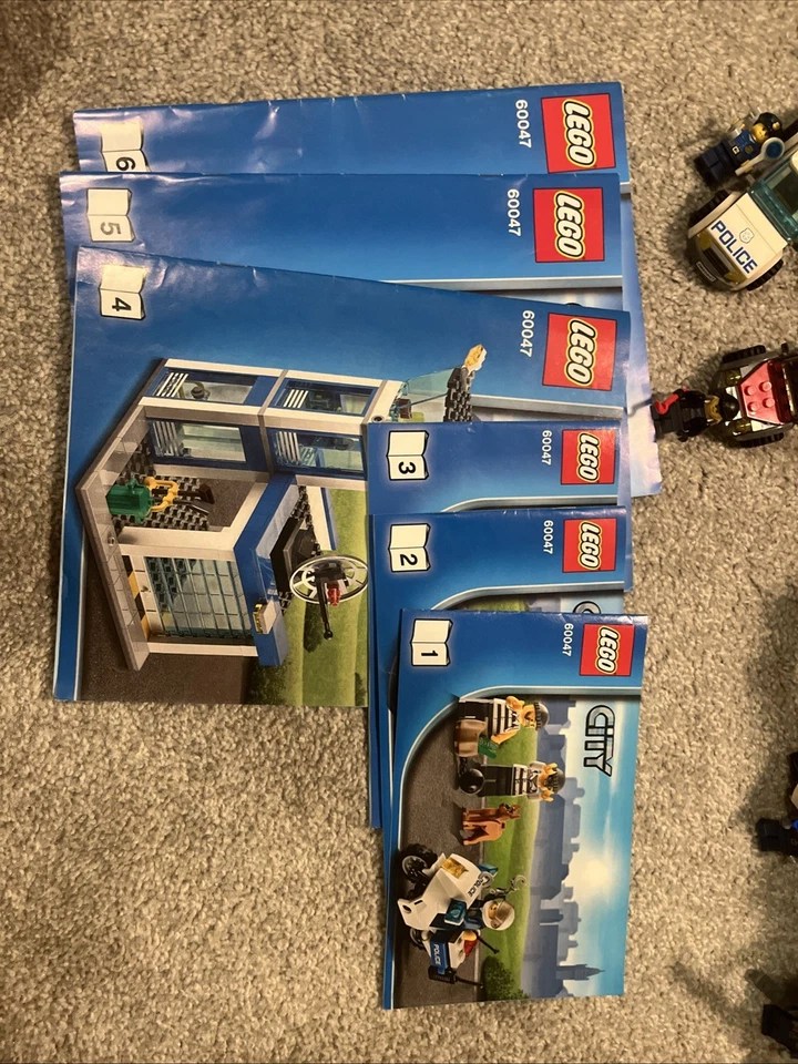 LEGO CITY: Police Station (60047) Complete with Manuals and Minifigures!! - Image 2 of 4