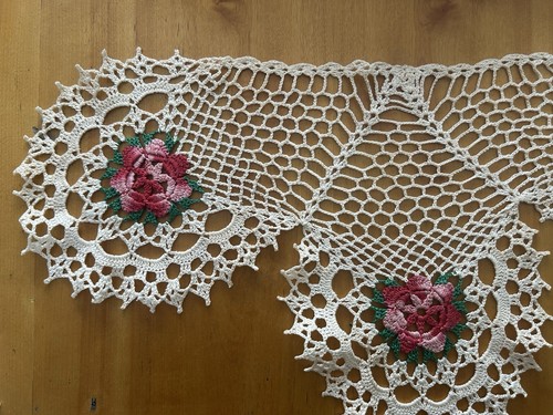 Vintage Hand crocheted Antimacassar chair back and arm doilies Set Of 3 - Afbeelding 5 van 8
