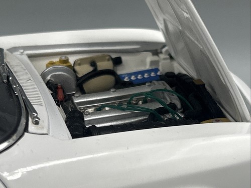 1/18 AUTOart Alfa Romeo 1750 GTV LH Drive White READ ME 70101 ; - Picture 12 of 18