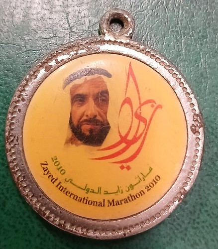 Abu Dhabi Vereinigte Arabische Emirate Zayed Bin Sultan Zayed International Marathon 2010 Medaille 3,5X4CM - Bild 1 von 2