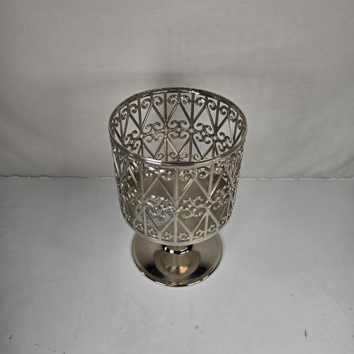 Candelabro Bath and Body Works 3 mechas pedestal de metal plateado de 6,5" de alto - Imagen 3 de 7