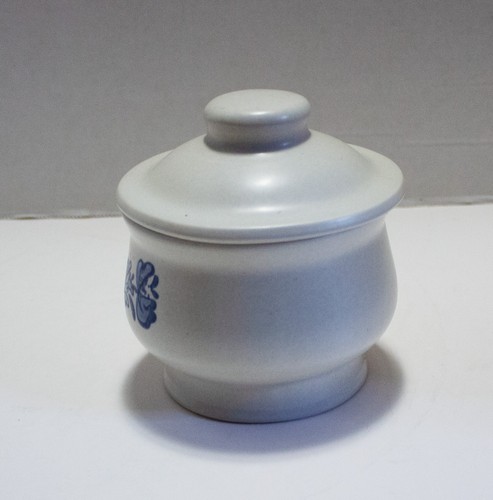 Sugar Bowl & Lid Pfaltzgraff Stoneware Yorktowne White w/Speckles Floral VG COND - Picture 4 of 7
