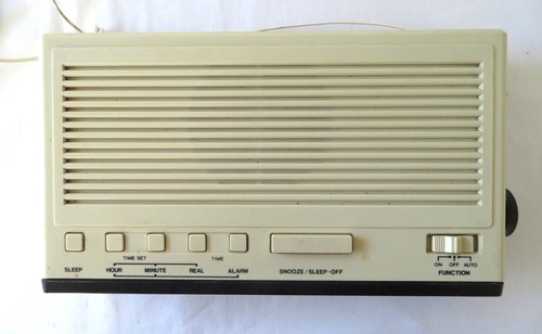 Vintage Sanyo RM 5005 Clock Radio Cream 240V Working - Picture 2 of 12