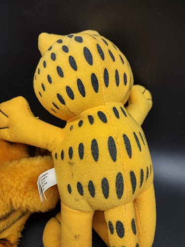 Lot of 2 Garfield 9" Plush Toys - Vintage 1981 and 2018 Sunglasses Cat - Picture 6 of 9