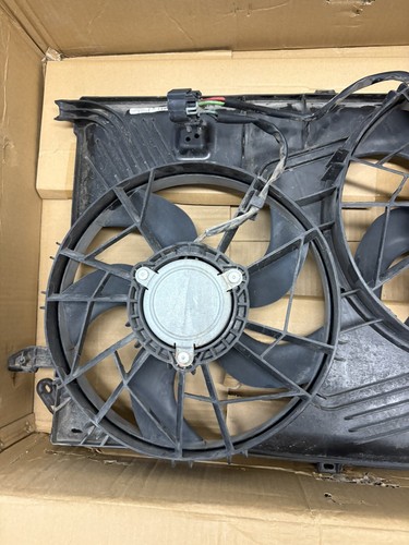 GMC Acadia 2013 2014 2015 2016 Cooling fan OEM Used Might Need Repairs - Picture 3 of 5