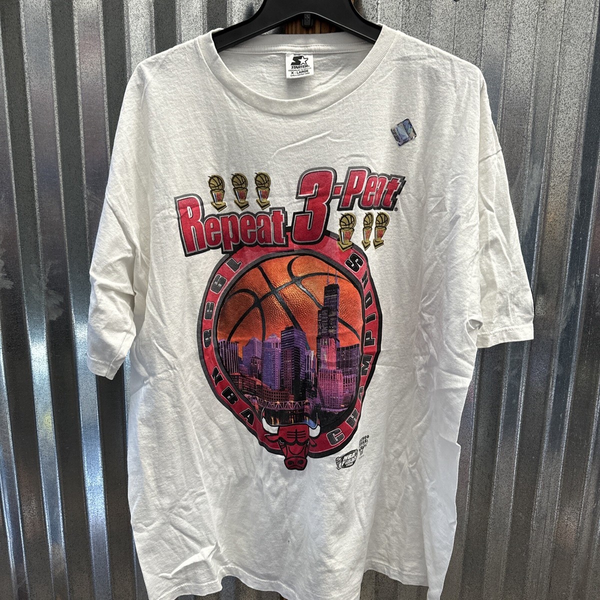Vintage 1998 Chicago Bulls Repeat 3 Peat T-Shirt Starter NBA