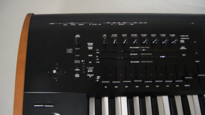 Korg Kronos 2 61 Keyboard Music Workstation Synthesizer