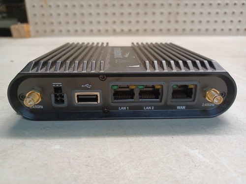 CRADLEPOINT Router IBR1100LP6 Dual Band Communications Networking - UNTESTED - Picture 3 of 6