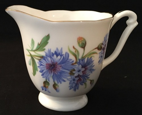 2 Mini Creamers - Royal Adderley Cornflower and Royal Grafton Purple Violets - Picture 2 of 7