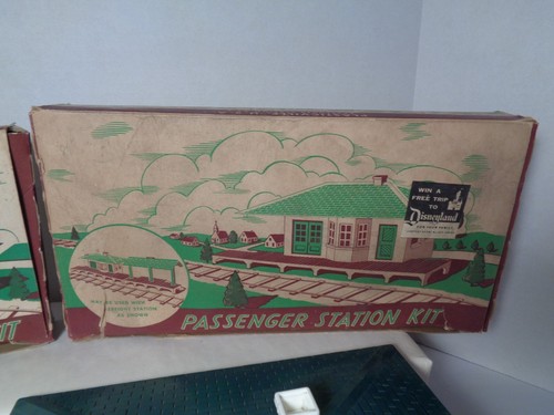 PLASTICVILLE STAZIONE PASSEGGERI E STAZIONE MERCI VINTAGE CON SCATOLE E DETTAGLI!! - Foto 2 di 17