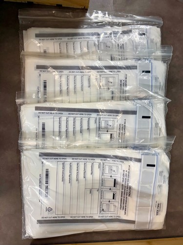 4 PACK Plastic Retail/Cash Report Deposit Bags  with Water Tight Seal- BRAND NEW - Picture 3 of 3