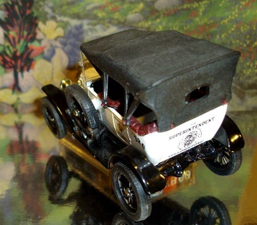 Corgi 97049   Yellowstone National Park service set. 2 Ford T Vehic Brand new. ! - Picture 4 of 6