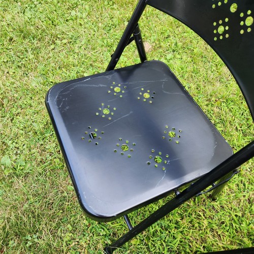 2 Vintage metal folding chairs Black Circle cut out patterns. - Picture 6 of 6