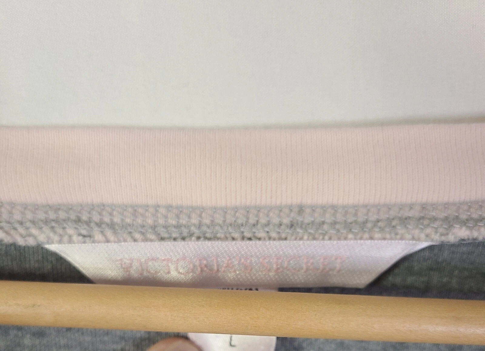 UNDERCOVER T shirt corta Victorias Secret da donna grigio puro cotone collo a V abito taglia large