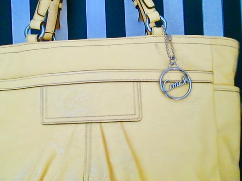BOLSO/CARTERA DE CUERO DE VACA DE GRANO COMPLETO AMARILLO COACH DE COLECCIÓN ETIQUETA COLGANTE CREMALLERA CIERRE GIRATORIO - Imagen 2 de 15