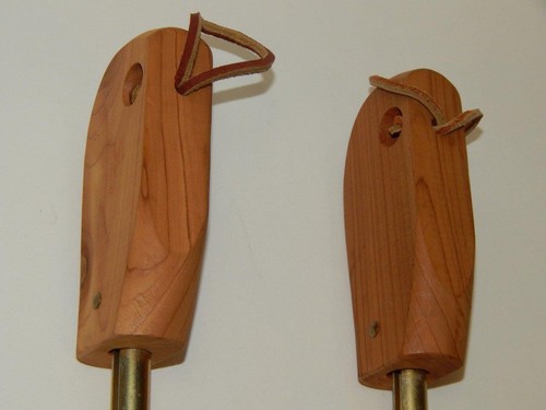 Rochester Shoe Tree Co. Red Cedar Shoe Keepers/Trees (1 Pair) Size (M) Medium US - Picture 4 of 7