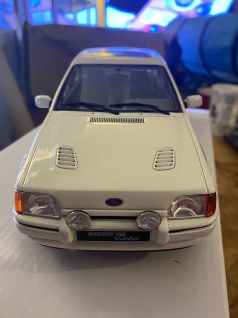 1:18 Otto Ford Escort MK4 RS Turbo 1990 OT826 NEW