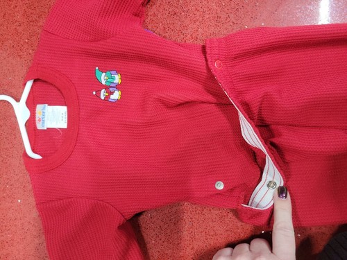 Carters Vintage red winter penguin PJ’s 9-12 Months FREE SHIPPING C17 - Picture 4 of 9