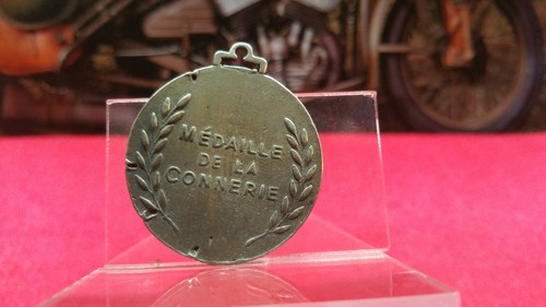 Médaille de la connerie 📌5a. - Imagen 2 de 2