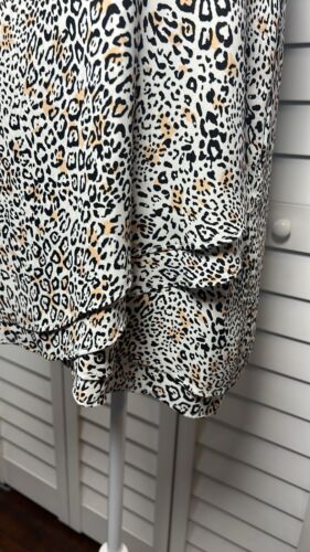 Top Tahari Estampado Leopardo Halter Capas Cerradura Sin Mangas Talla Mediana Nuevo con Etiquetas - Imagen 4 de 12