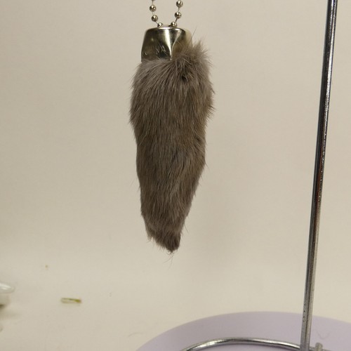 Premium Real Lucky Rabbit’s Foot Keychain Charm Grey Brown Natural AEKY0 - Picture 4 of 9