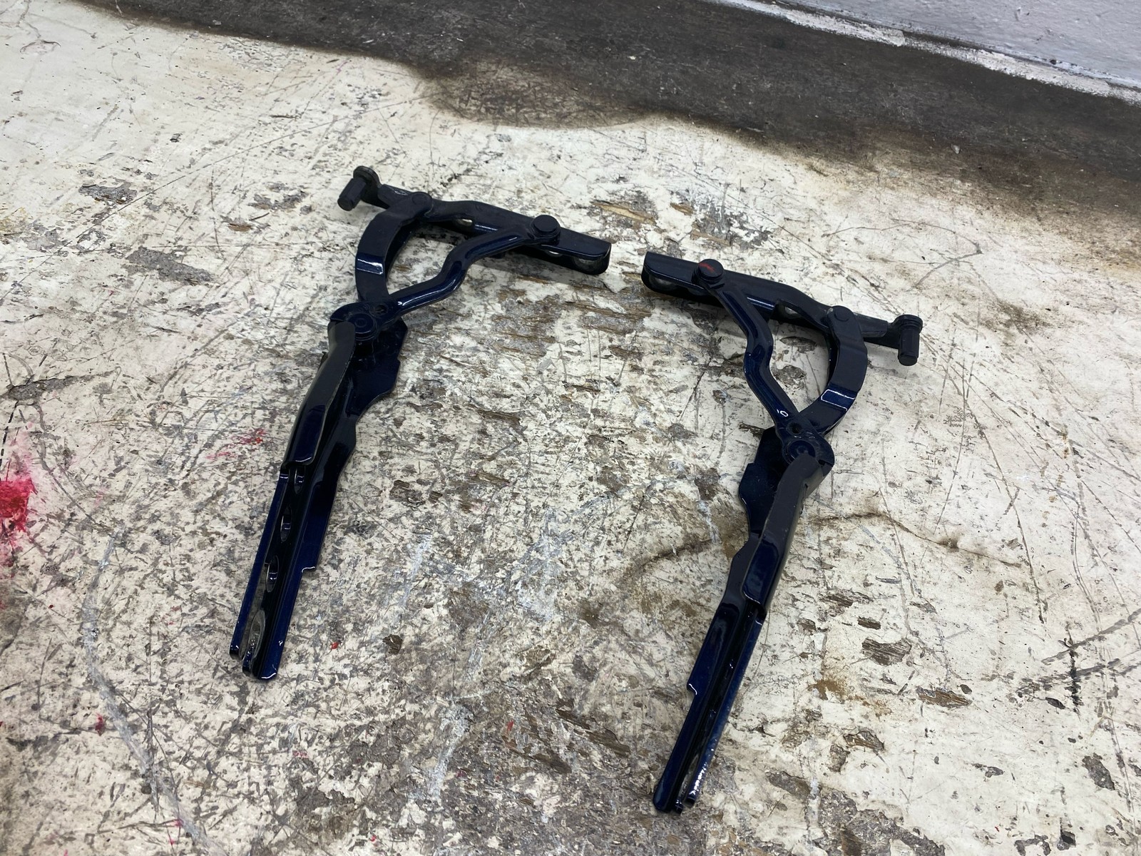 2010-2020 BENTLEY MULSANNE OEM FRONT LEFT RIGHT HOOD HINGE SUPPORT BRACKET SET