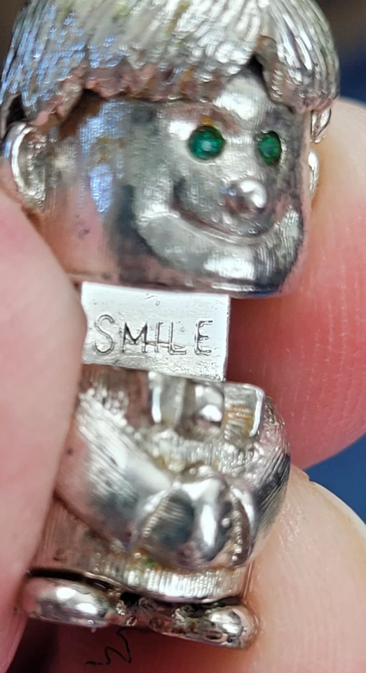 Berloque articulado sorriso menino puxar cabeça mensagem sorriso olhos strass tom prata - Imagem 3 de 4