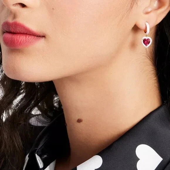 Pendientes de aro Kate Spade Heart Huggie Drop Huggie Foto 2 de 4