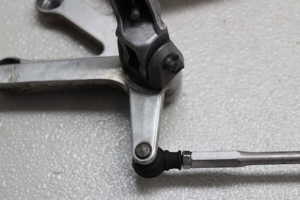 2002 - 2003 年本田 CBR954R 左后轮套装脚 PEG 带变速器 — 第 3/4 张图片