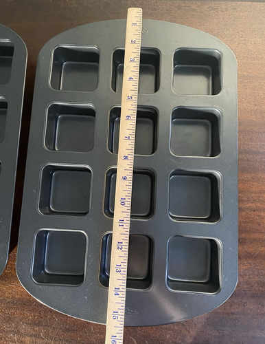 Zwei Wilton Schwer Antihaftbeschichtet 2 1/2" Quadrat Cupcake ~ Brownie Backformen 12 Hohlräume - Bild 6 von 9
