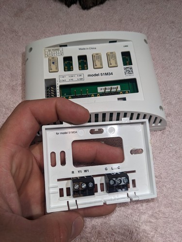 Lennox ComfortSense 3000 Thermostat 51M34 Universal 5/2 Day Programmable White - Picture 7 of 7