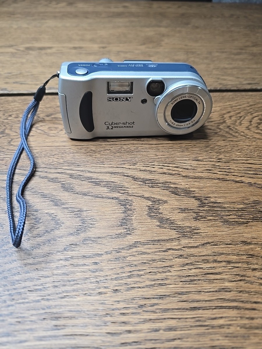 デジカメ2台セット　FinePixA600 Cyber-shot P71 515ZRMsSB6L.jpg_BO30,255,255,