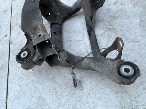Soporte travesaño eje trasero BMW E46 330CI 325CI 328CI OEM - Imagen 9 de 10
