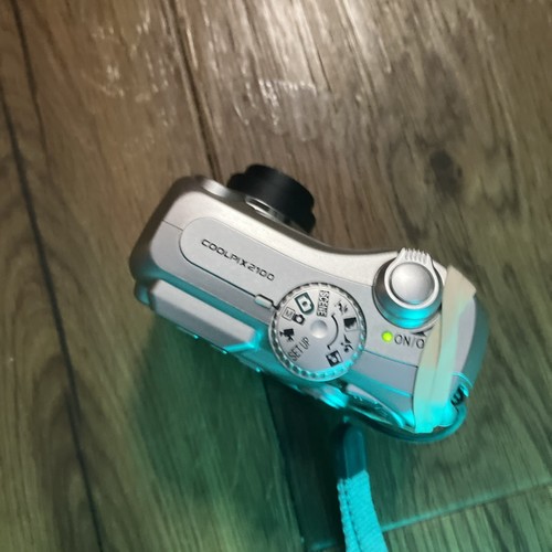 Nikon Coolpix 2100 Vintage Retro Digital Camera Silver Tested Working - Picture 4 of 9