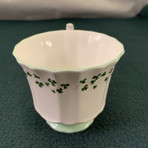 2 Vintage Royal Crest Fine Bone China Shamrock Teacups & Saucers - Picture 22 of 23