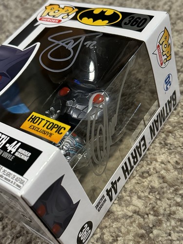 Funko: Batman Earth -44 Murder Machine #360 Hot Topic ~ Firmado por Capullo & Snyder - Imagen 2 de 4