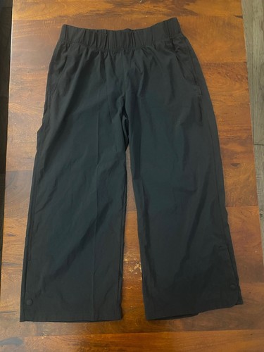 Champion Women's Duodry Cropped Black Size Medium Preown - Picture 1 of 7