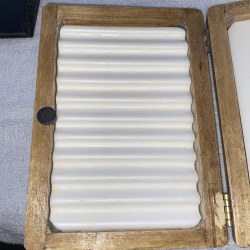 Grande Fly Box in legno 6,5"" X 5"" X 1"" dotata di inserti in schiuma. - Foto 4 di 5