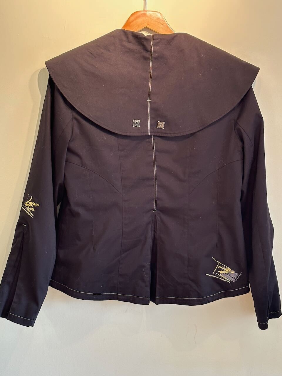 AVENTURES DES TOILES BLACK JACKET with stitching details SIZE 40 Good condition image 6