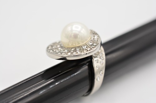 Anillo de cóctel talla 8,75 iridiscente imitación perla brillante estrás cristal concha - Imagen 4 de 12