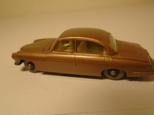 Matchbox No.28C Jaguar MK10 SALOON 1964 near mint/modified grey plastic wheels. - Picture 10 of 12