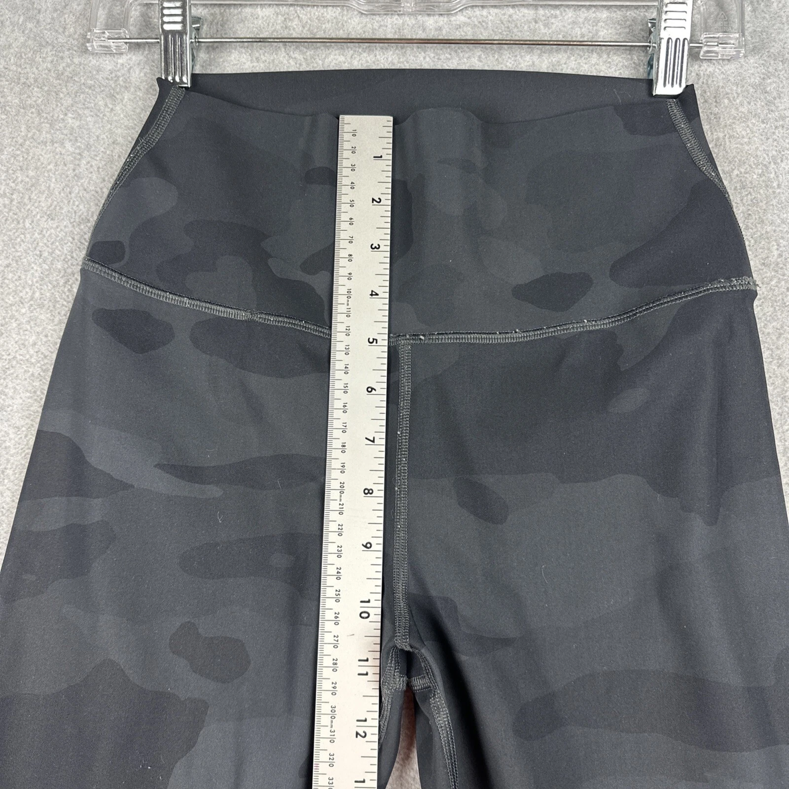 alo-yoga vapor camo high waisted compression athleisure gym leggings