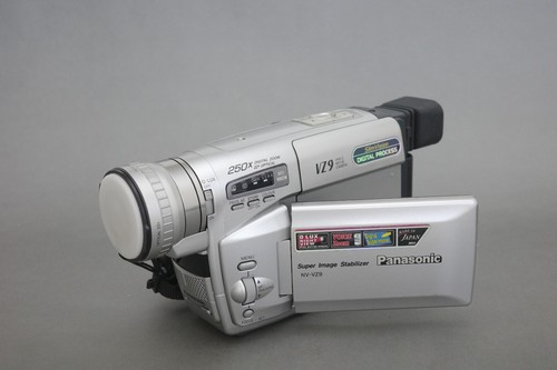 PANASONIC NV-VZ9 CAMCORDER COMPACT VHS C ANALOGUE TAPE VIDEO CAMERA VZ9B - Picture 3 of 11