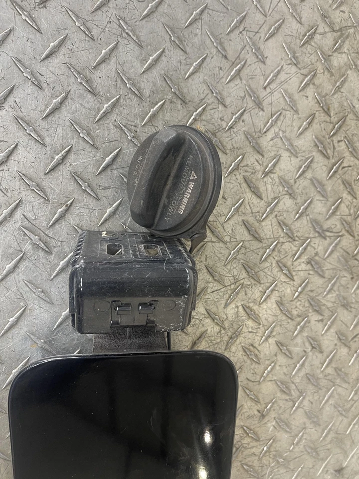 Puerta del tanque de gasolina Hyundai Sonata 2006-2009 negra probada por OEM Foto 2 de 4