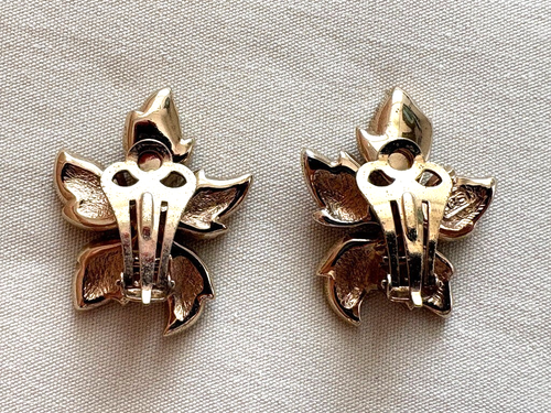 Attwood Sawyer A & S UK Costume Jewelry Flower Faux Diamond Clip Earrings - Picture 4 of 6