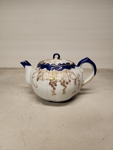 Vintage Blue And White Asian Teapot With Gold Accents Gc3