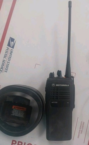 Motorola HT750 16 Channels Portable Radio Set of 4 Radio UNTESTED - Picture 11 of 23