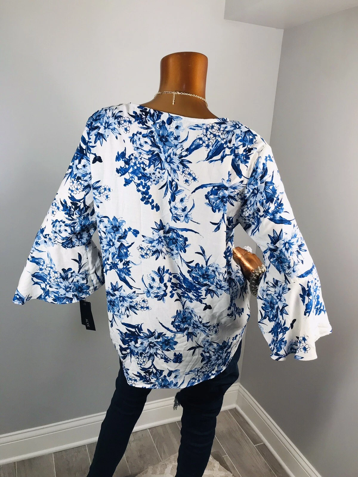 Top ALYX L nuovo con etichette $49 floreale 3 4 campana orlo slvs cravatta davanti camicetta morbida taglio basso trasparente