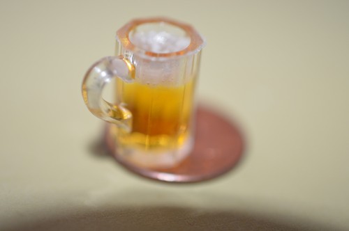 Miniatur Bierbecher gefüllte Erholung im Maßstab 1:12 Puppenmaßstab - Bild 10 von 11