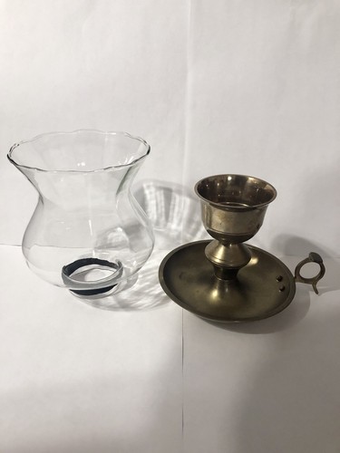 Candelabro de latón de colección con lazo para dedos y bandeja de goteo y pantalla de vidrio - Imagen 3 de 9